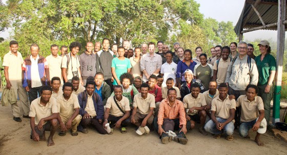 1812 MADAGASCAR EXPEDITION GROUP PHOTO 001 (Expedition, Mangabe)