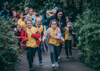 School Trip Zoo Kids Running